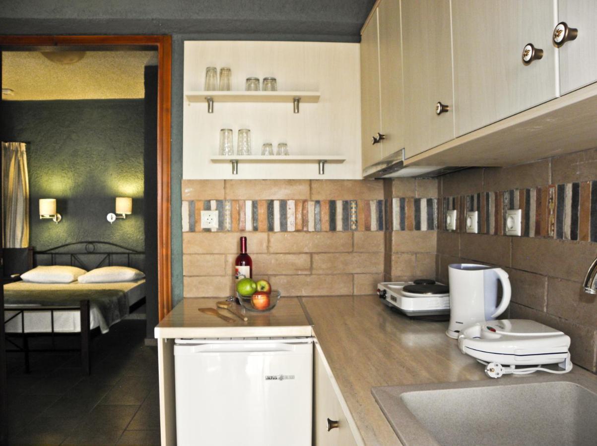 Irilena Studios And Apartments Lassi  Eksteriør billede